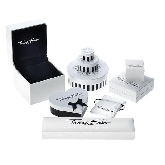 Elegant necklace packaging: various white gift boxes, a heart-shaped container, and a drawstring pouch.
