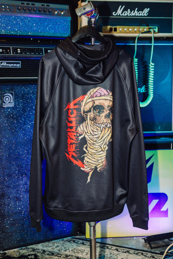 686 Men’s Metallica Bonded Fleece Pullover Hoody in black polyester fleece, featuring a graphic of a bandaged, exposed-brain skull and the Metallica logo on the back.