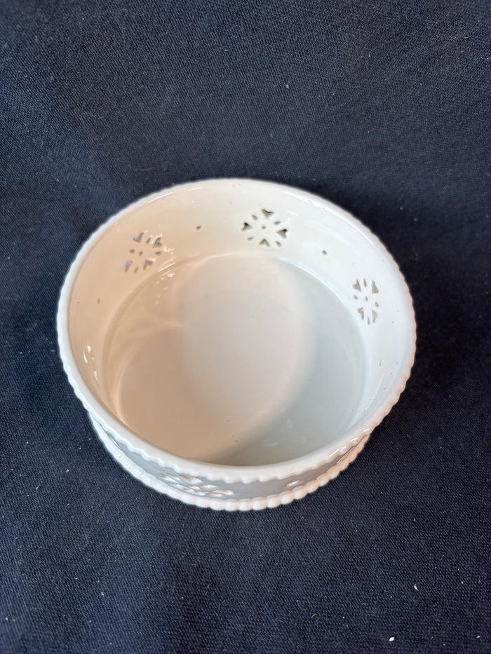 Hartley Greens & Co Leeds Pottery  Lidded Potpourri Trinket Dish