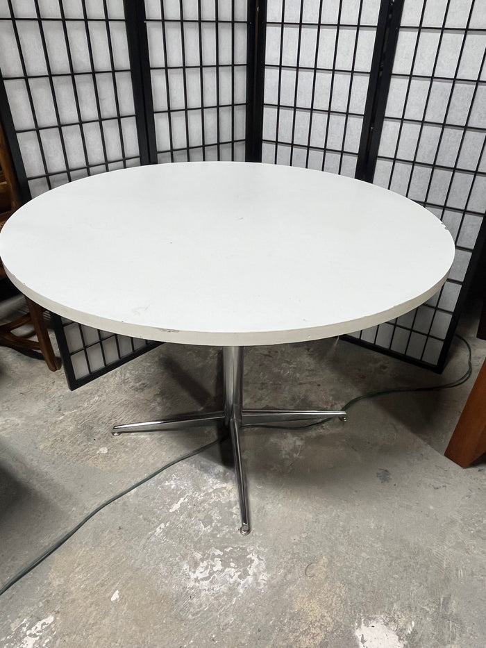***AS IS***Round Pedestal Table ***Read Description***