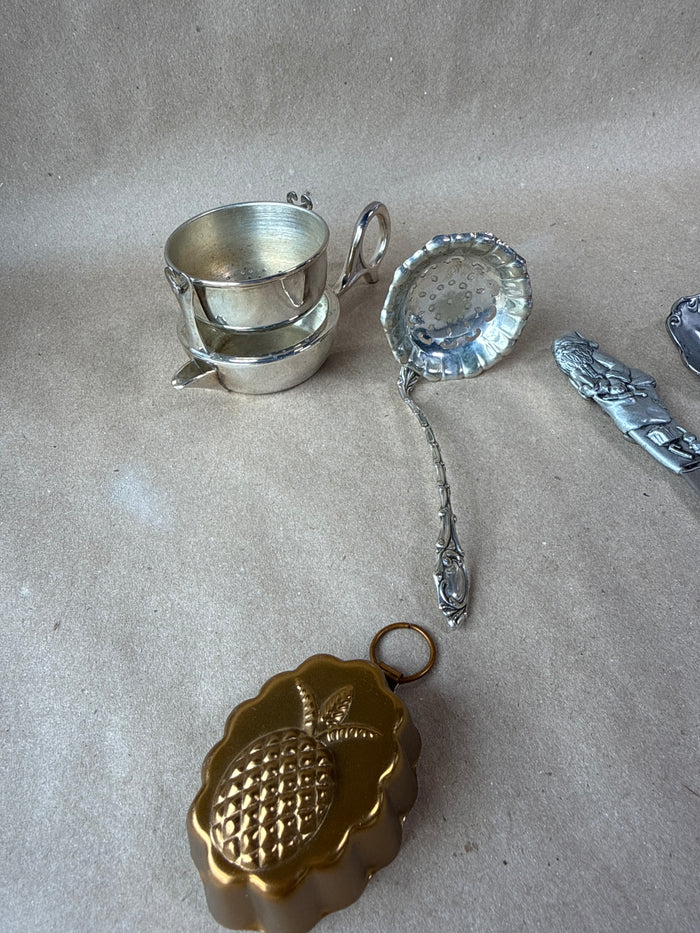 Assorted Kitchen Items