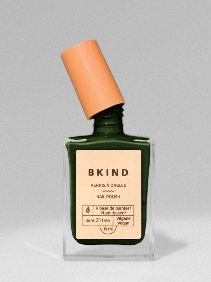 BKIND Vernis à Ongles - En Beau Fusil, vernis vert sapin. Parfaite idée de cadeau pour femme.