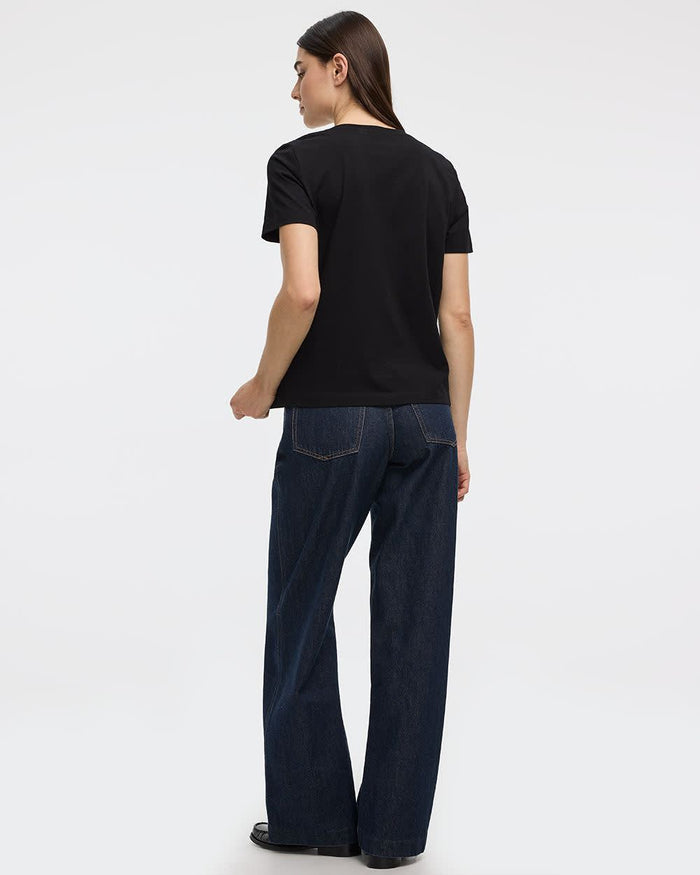 Boyfriend V-Neck T-Shirt - R Essentials