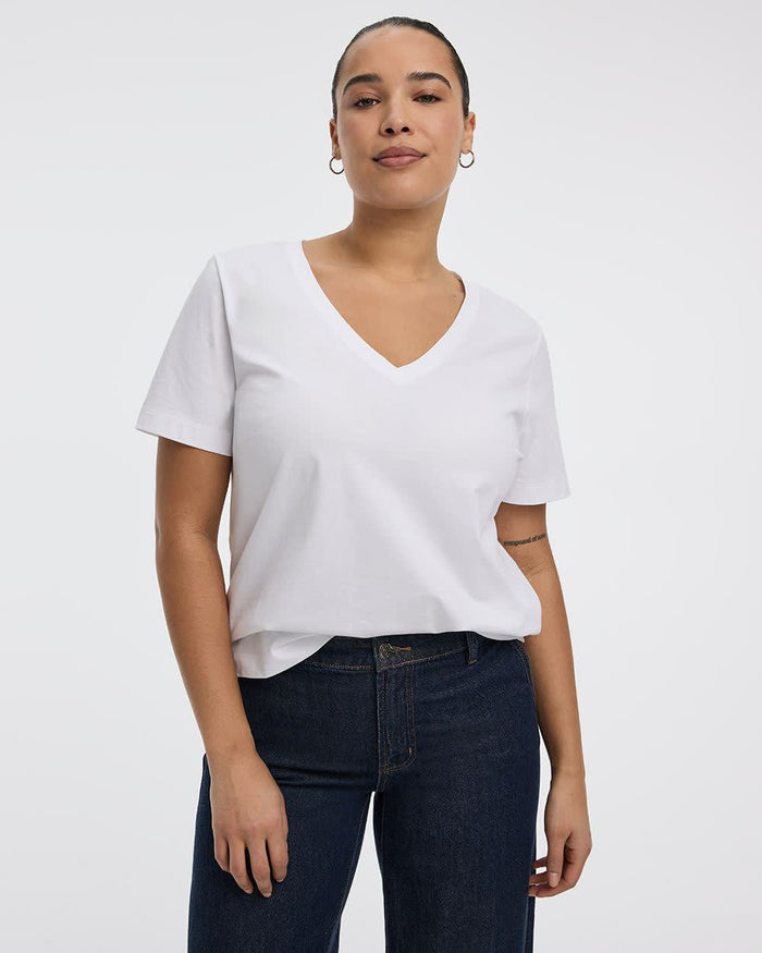 Boyfriend V-Neck T-Shirt - R Essentials