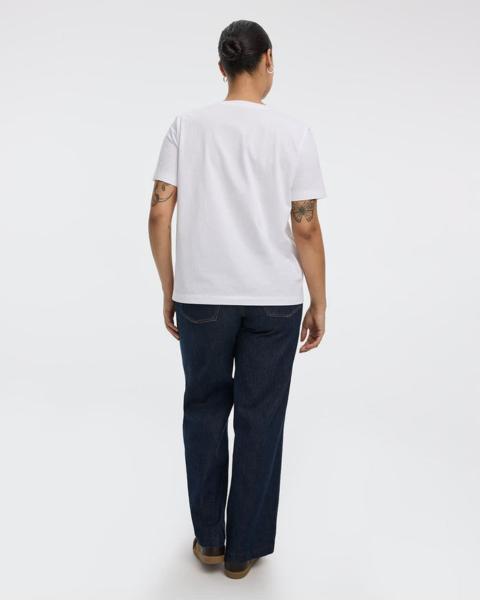 Boyfriend V-Neck T-Shirt - R Essentials
