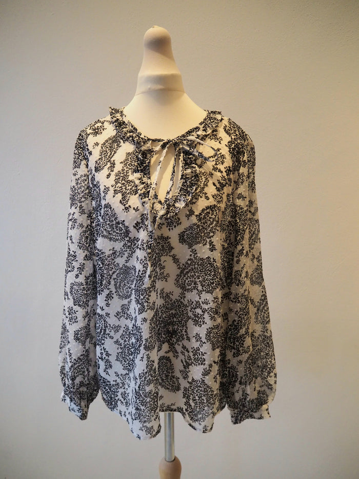 Dunnes Black/White Blouse 12