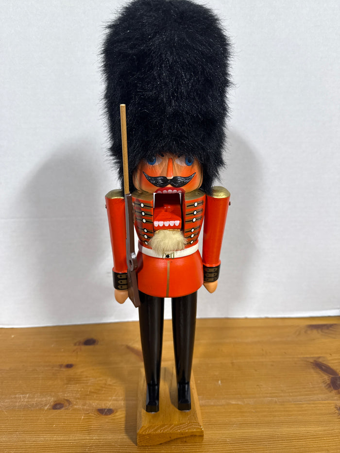 Etzgebirge English Guard Soldier Nutcracker