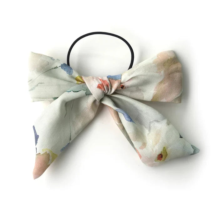 Élastique avec une grosse boucle fleurie couleur pastel GIBOU. Montreal designer boutique.