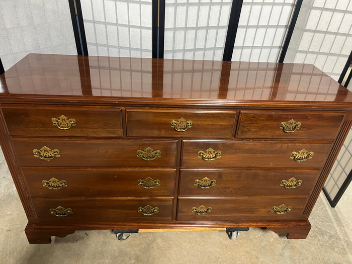 Knob Creek Dresser***HEAVY ITEM***READ DETAILS ON PICK UP POLICY***