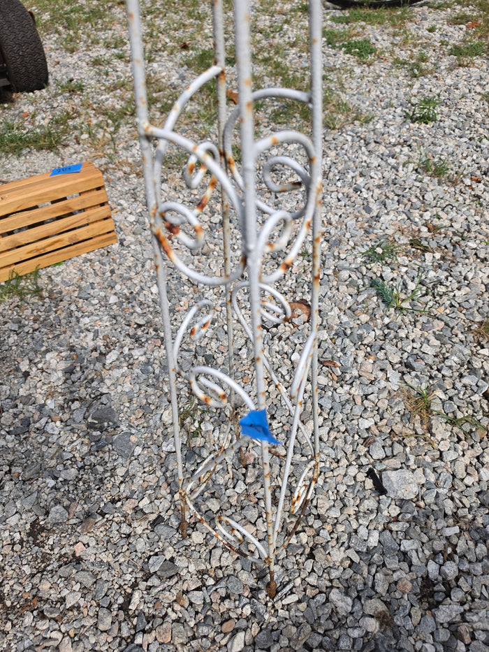 Large Metal Plant Support, Project Piece