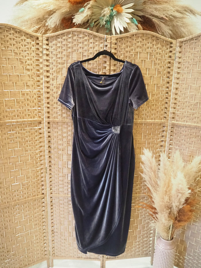 Lavita Silver Velvet Size 14