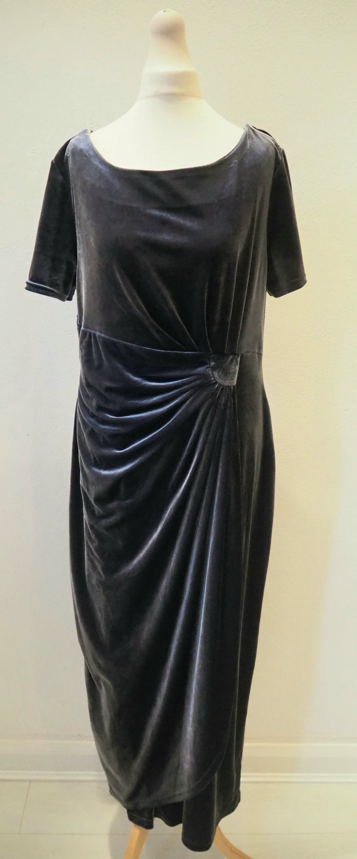 Lavita Silver Velvet Size 14