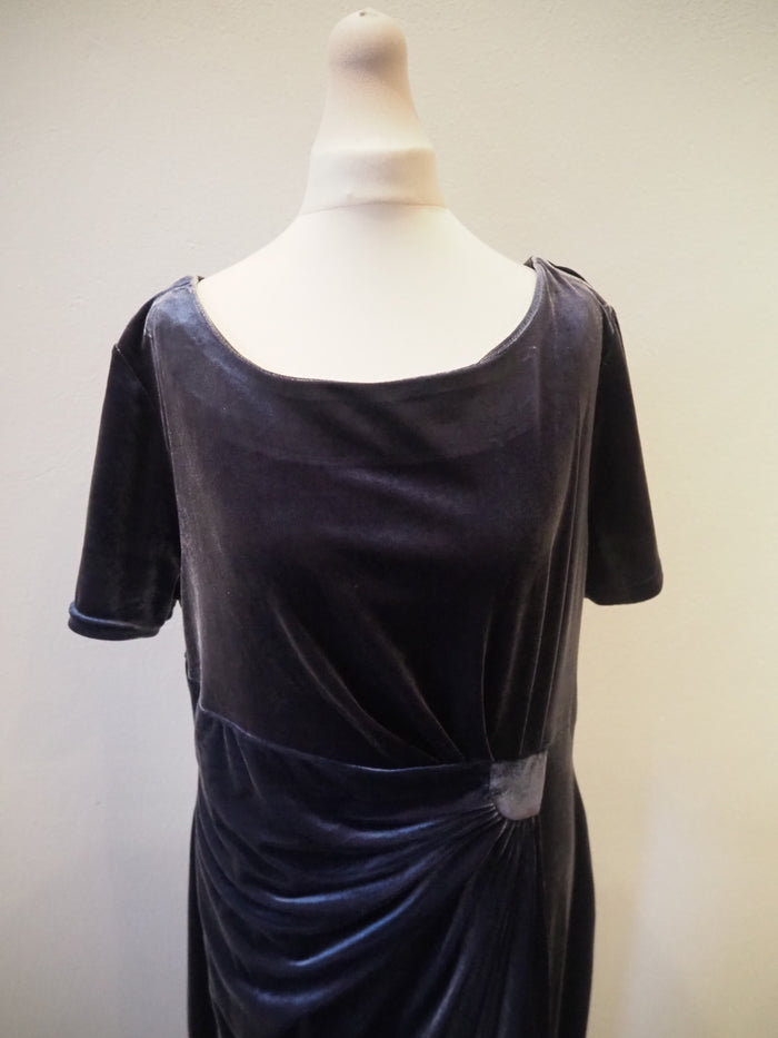 Lavita Silver Velvet Size 14