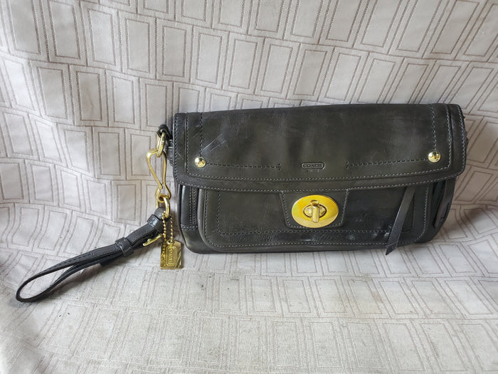 Coach Legacy Hamptons Lindsey Black Turnlock Large Leather Wristlet No. D0893-12450