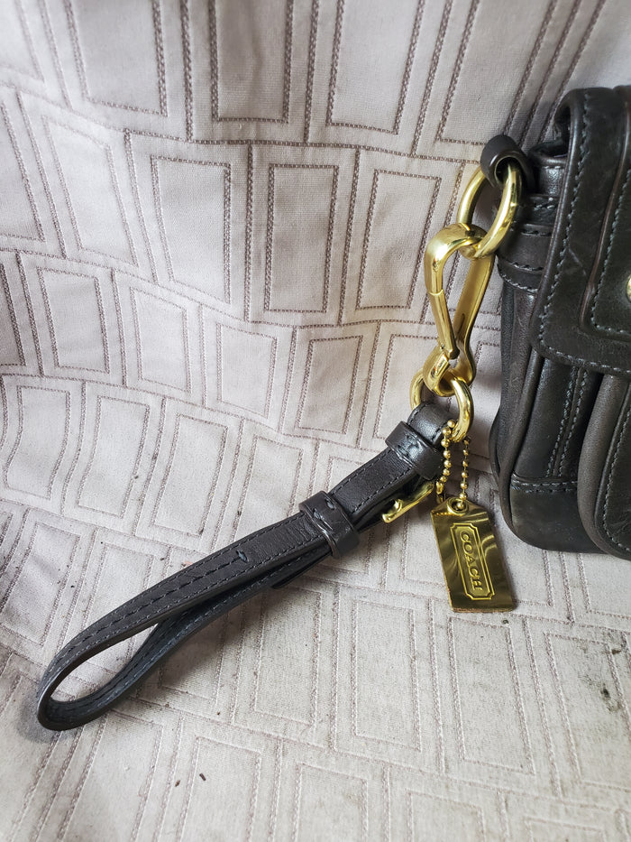 Coach Legacy Hamptons Lindsey Black Turnlock Large Leather Wristlet No. D0893-12450