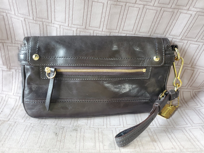 Coach Legacy Hamptons Lindsey Black Turnlock Large Leather Wristlet No. D0893-12450