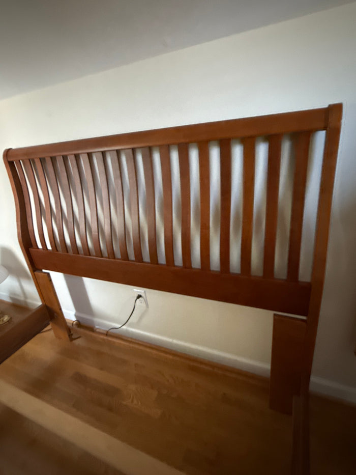 Lexington Queen Sleigh Bed with Rails and Slats