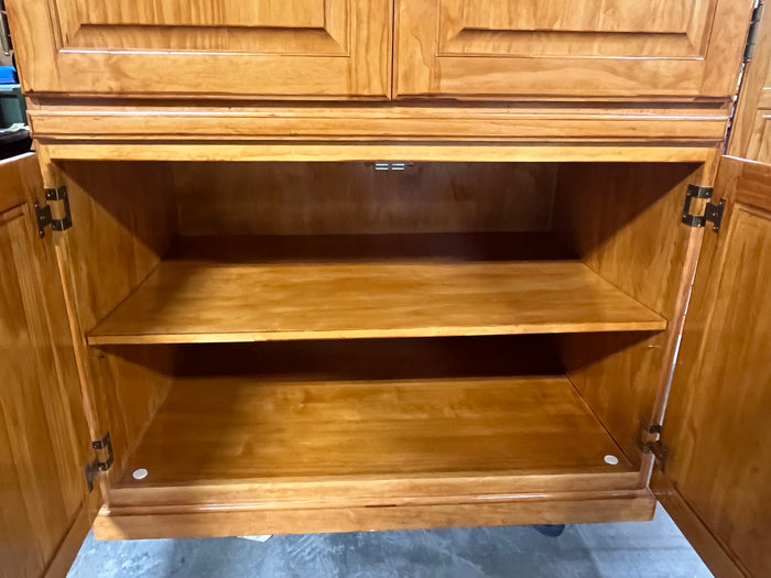 Maco Furniture/Welcome Home Armoire/Cabinet***HEAVY ITEM***READ DETAILS ON PICK UP POLICY***