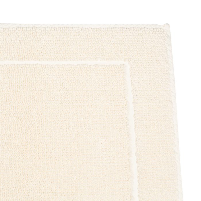 Crafted in a century-old mill in Portugal, this 100% cotton bath rug is fully reversible.