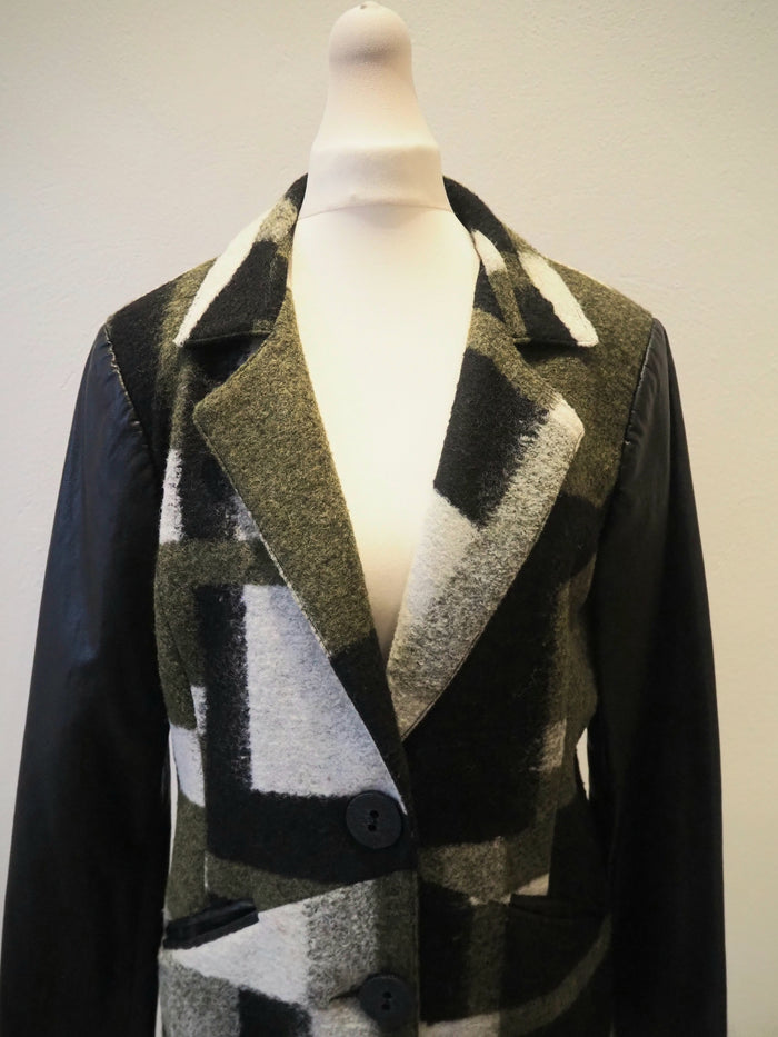Naya Check Jacket with leather Sleeve M