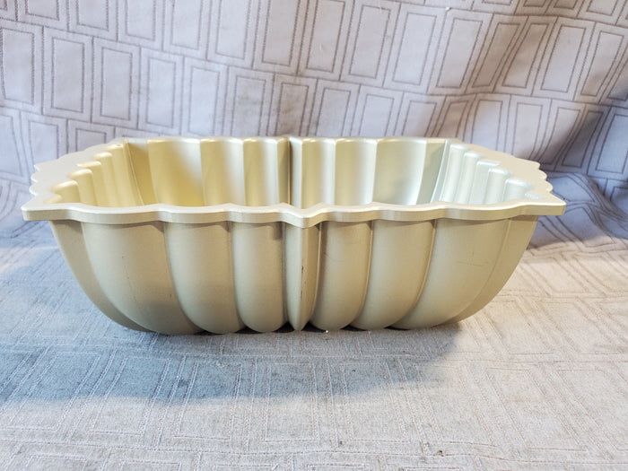 Nordic Ware Classic Fluted Loaf Pan (A)
