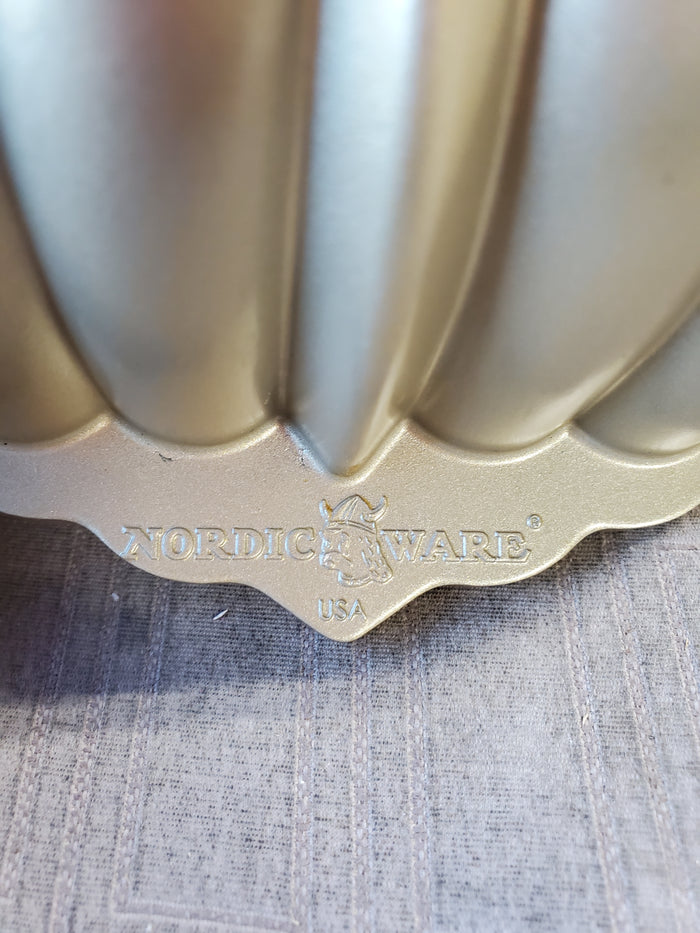 Nordic Ware Classic Fluted Loaf Pan (A)