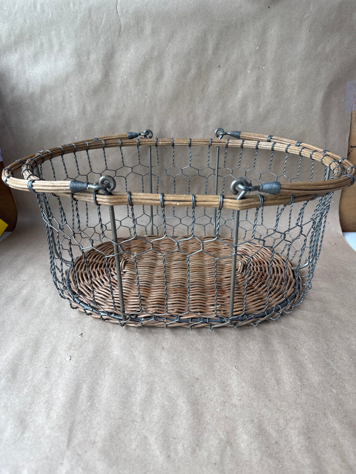 Primitive Oval Chicken Wire Basket With Handles