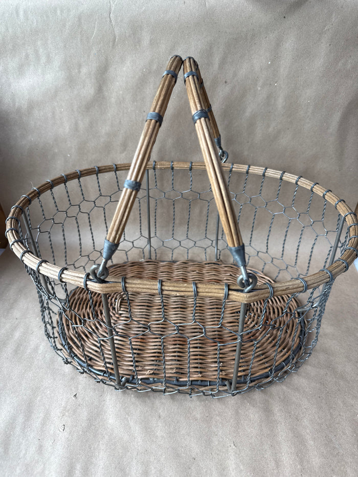 Primitive Oval Chicken Wire Basket With Handles