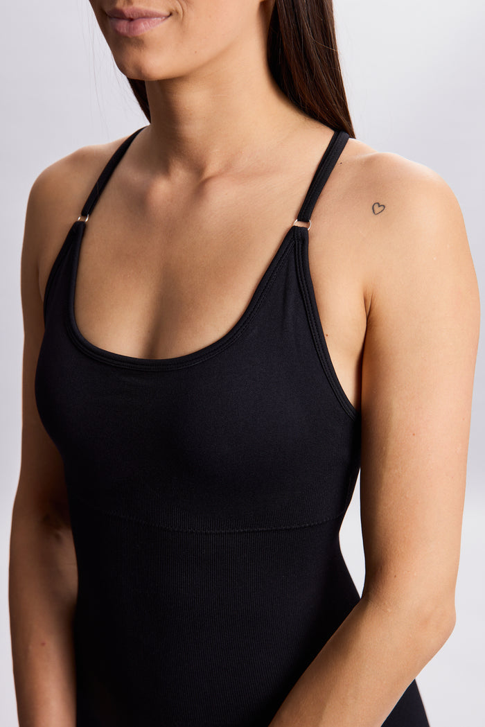 SEAMLESS SCRUNCH ONESIE SHORT BLACK