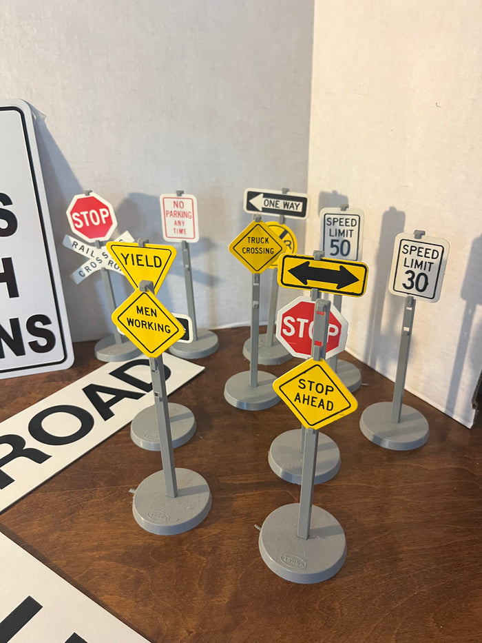Sign Lot