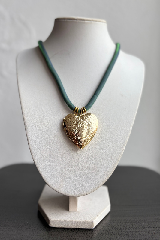 Single Pendant Cord Necklace