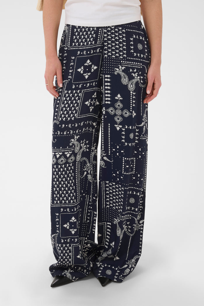 Stephanie broek