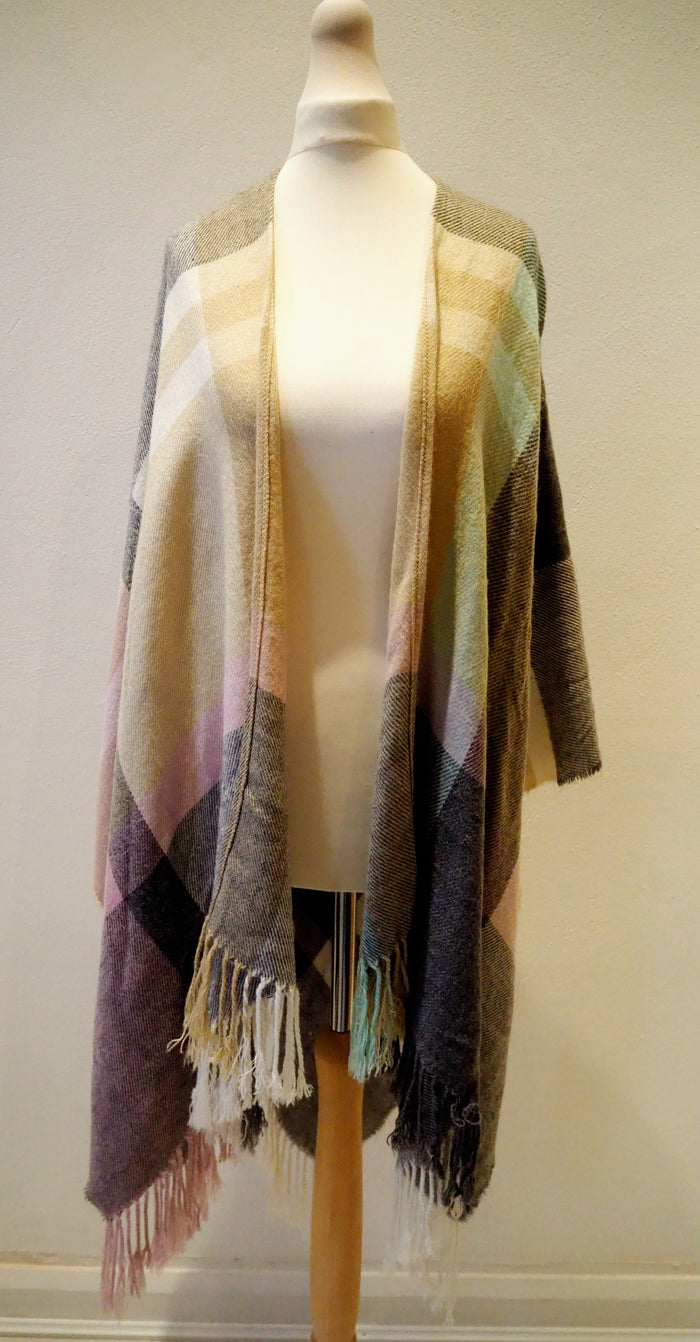 Steve Madden check shawl