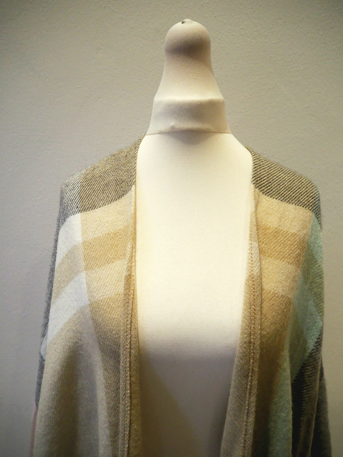 Steve Madden check shawl