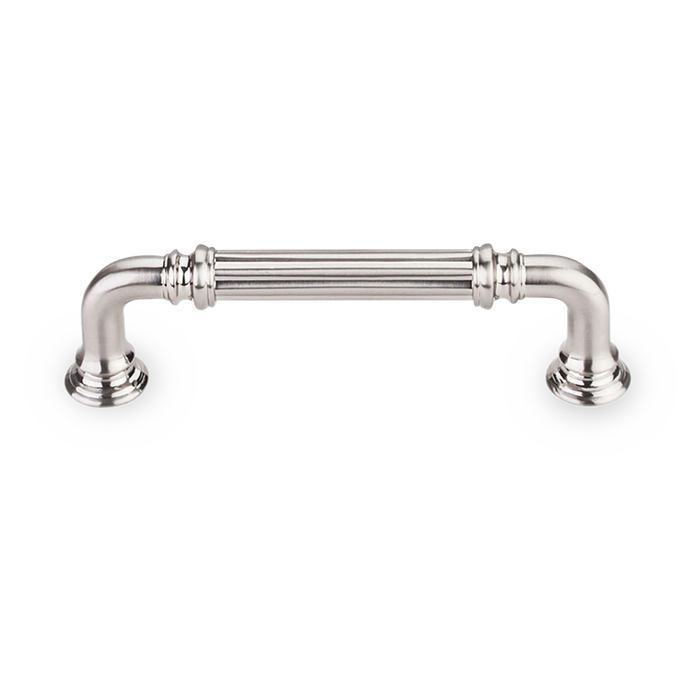 A glamorous, transitional pull with a ridged patter along its handle.