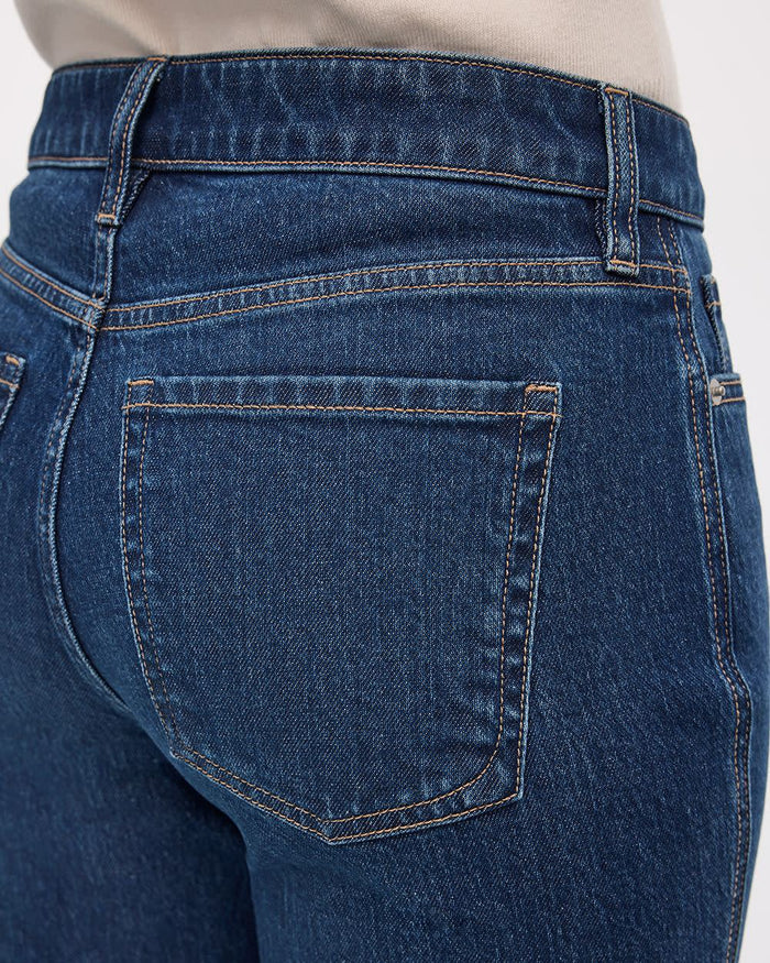 Straight-Leg Mid-Rise Jean - The Classic - Curvy Fit