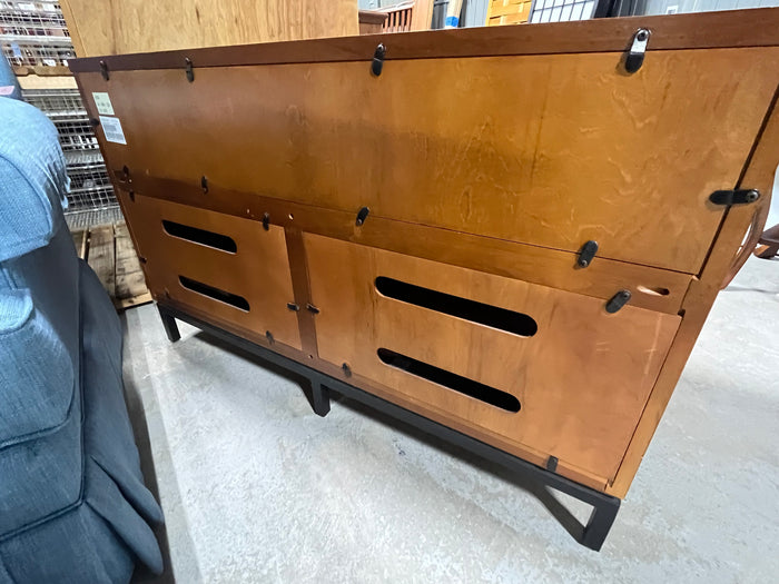 TV Stand***HEAVY ITEM***READ DETAILS ON PICK UP POLICY***