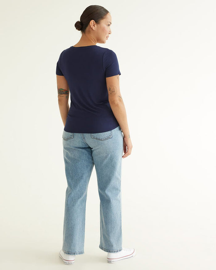V-Neck T-Shirt - R Essentials