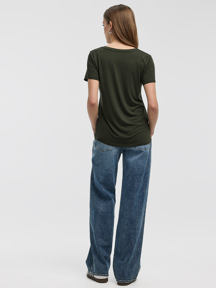 V-Neck Tee - R Essentials
