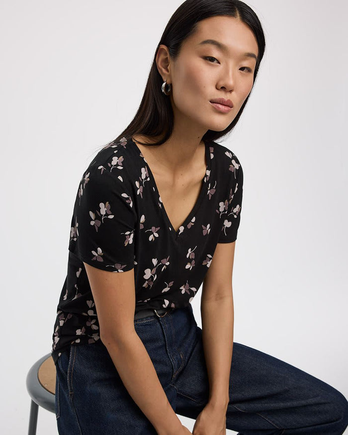 V-Neck Tee - R Essentials