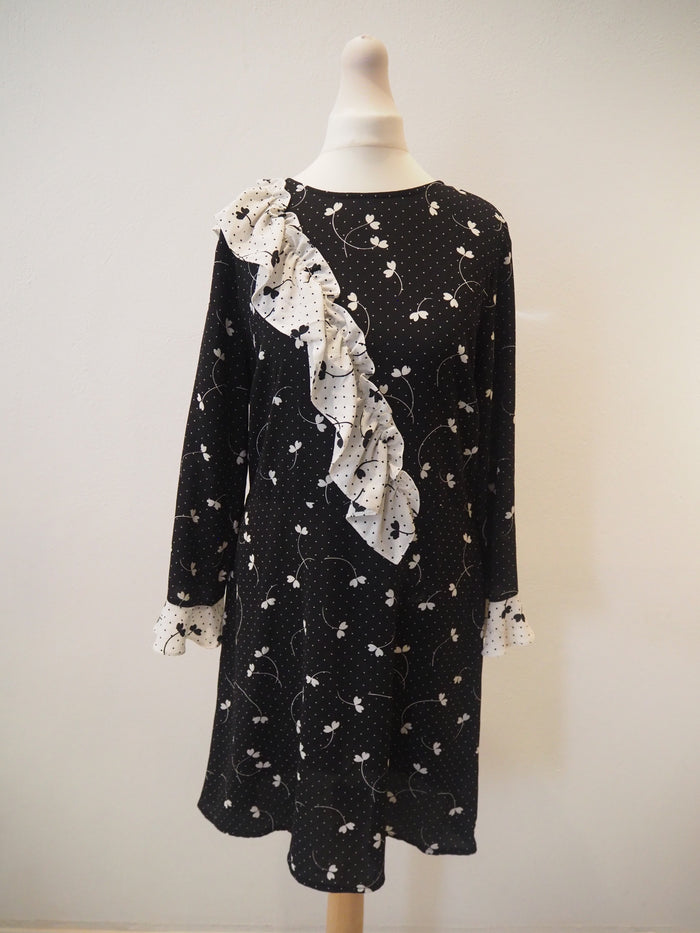 Very Black/White Ruffle Dress M