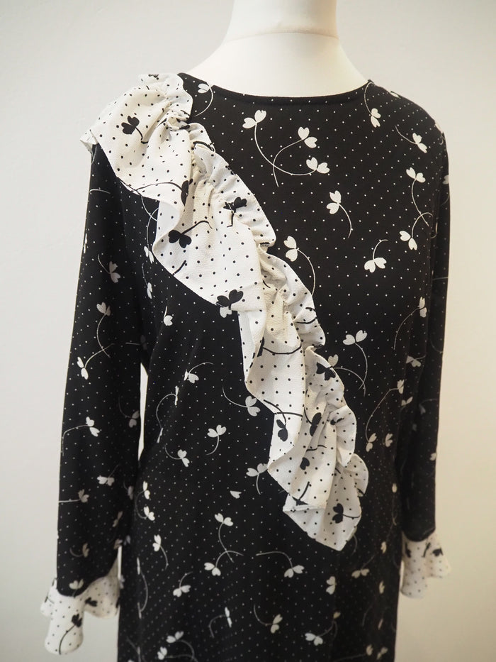 Very Black/White Ruffle Dress M
