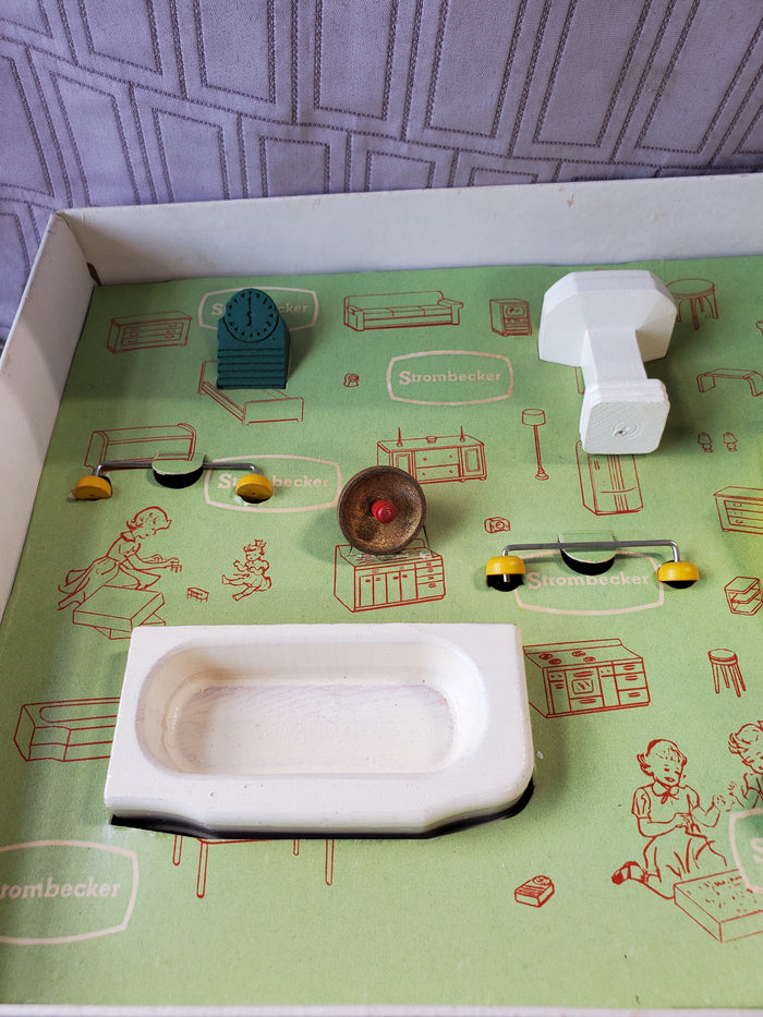 Vintage Strombecker True Scale Play Furniture Bathroom Set Model No. 74-200 (A)