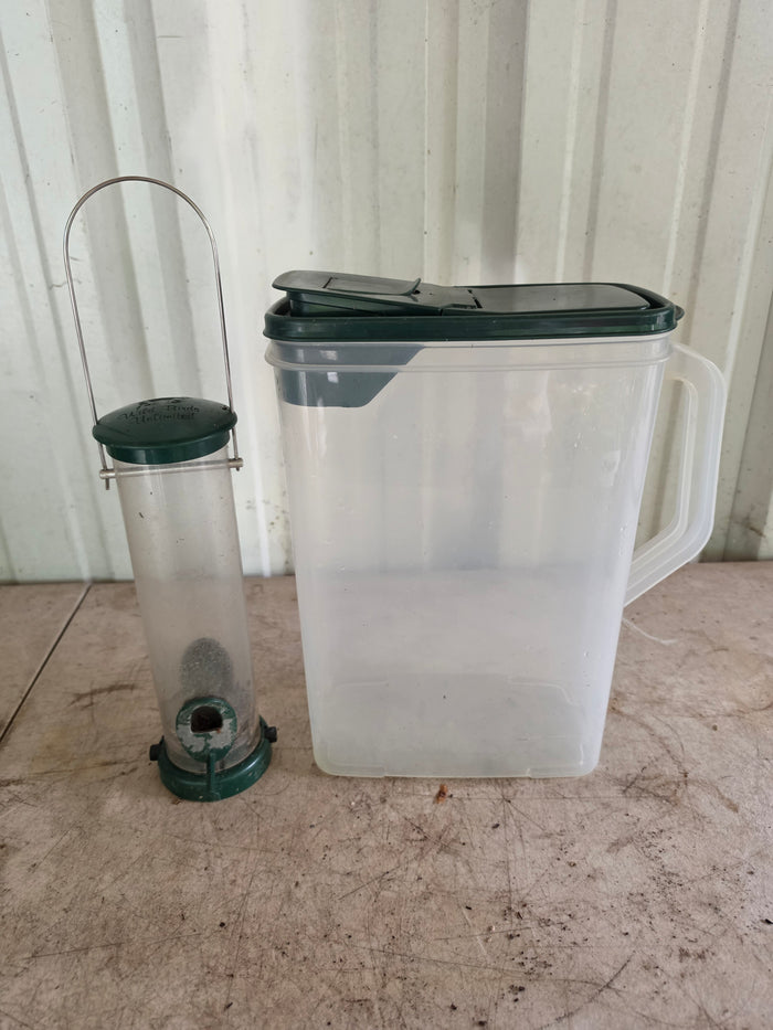 Wild Birds Unlimited Feeder and Bird Seed Storage Dispenser/Container