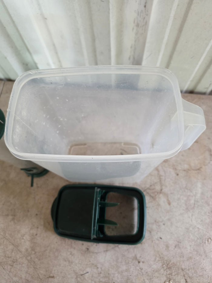 Wild Birds Unlimited Feeder and Bird Seed Storage Dispenser/Container